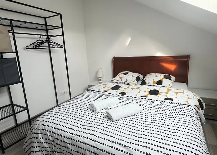 Appartement Bes,, Attique Neuf Avec Confort