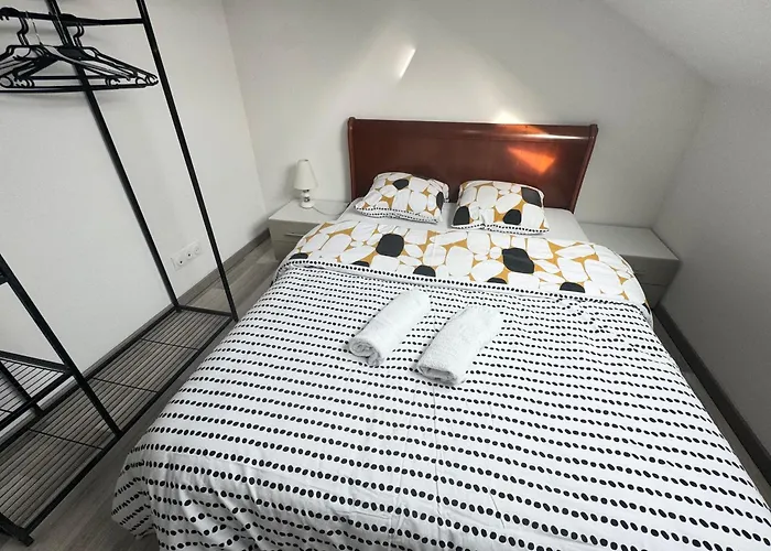 Appartement Bes,, Attique Neuf Avec Confort