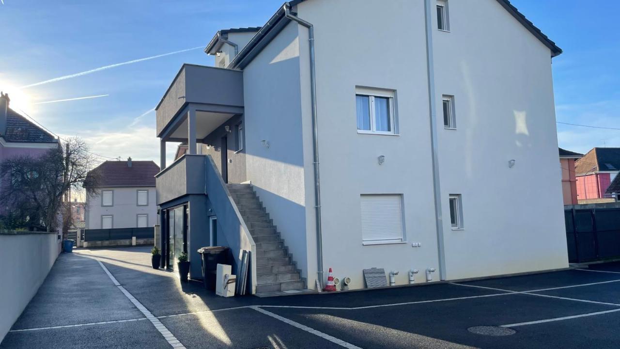 Bes,, Attique Neuf Avec Confort Apartment