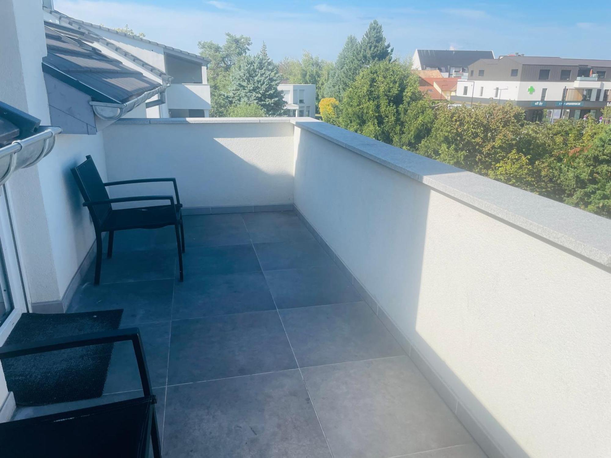 Bes,, Attique Neuf Avec Confort Apartment