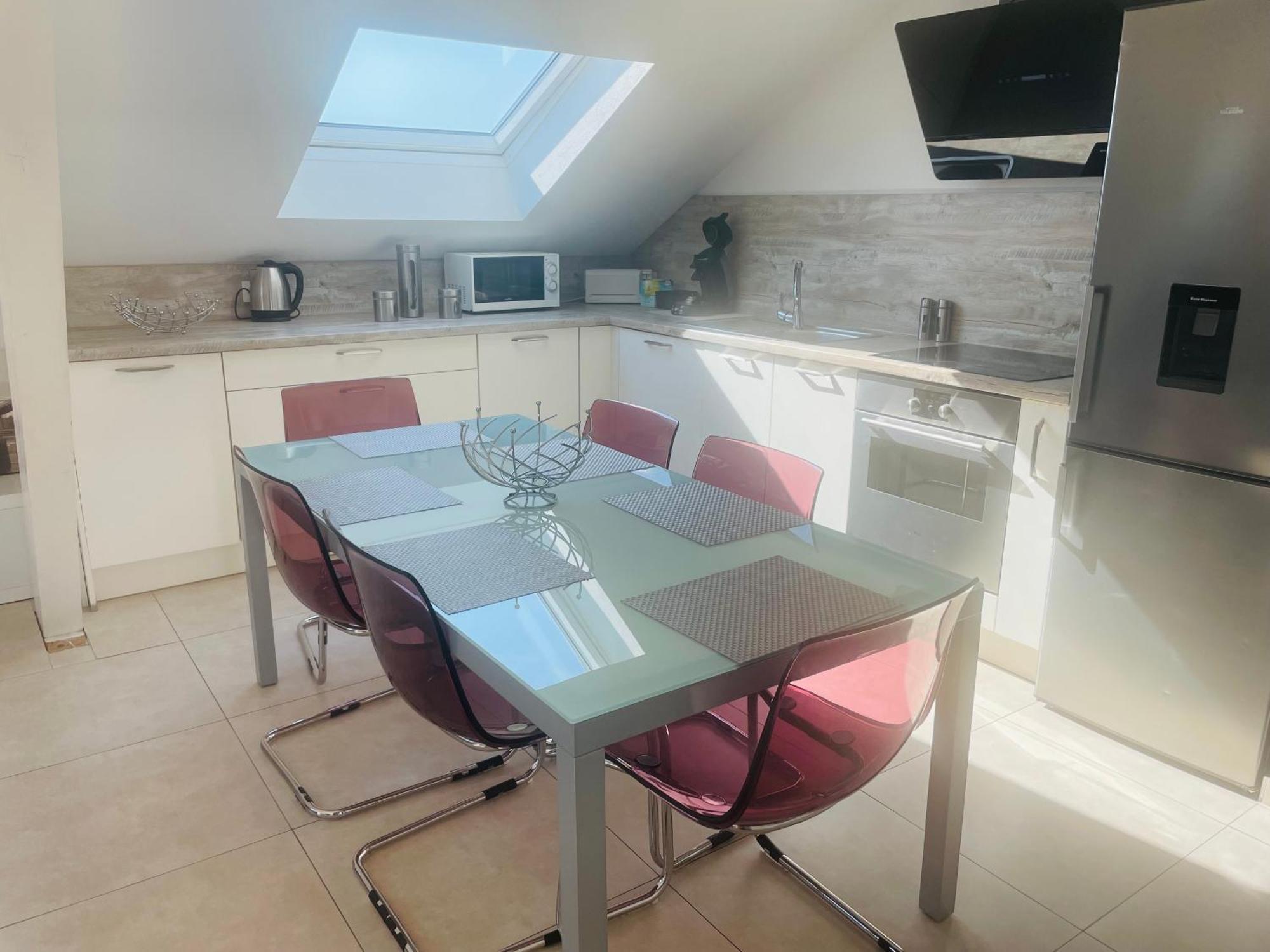 Bes,, Attique Neuf Avec Confort Apartment