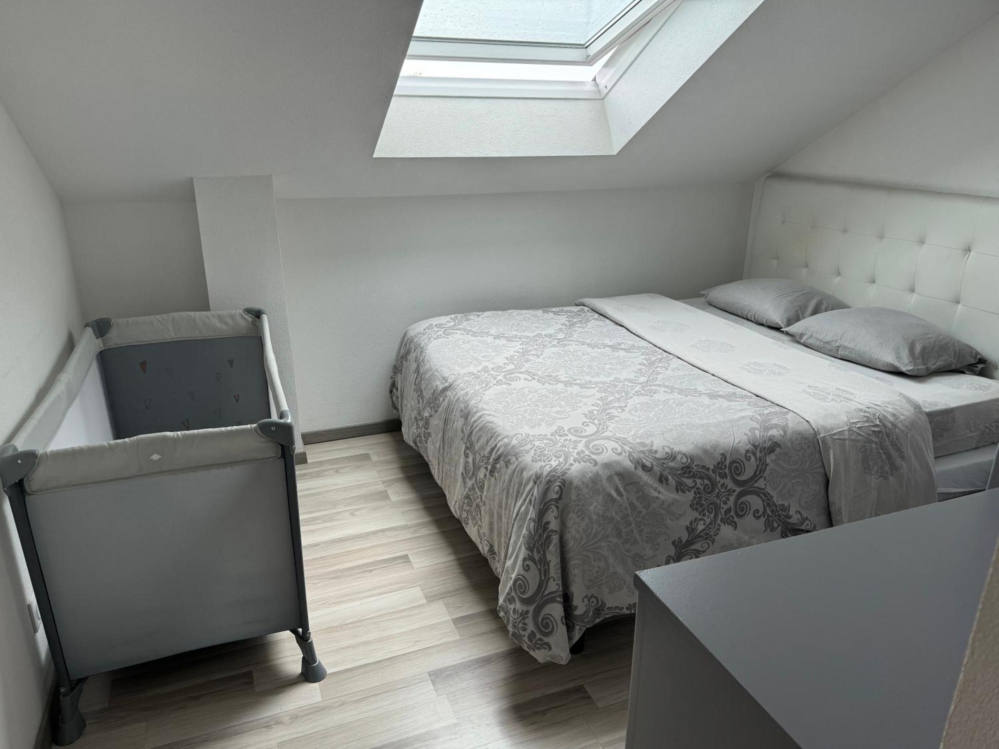 Bes,, Attique Neuf Avec Confort Apartment