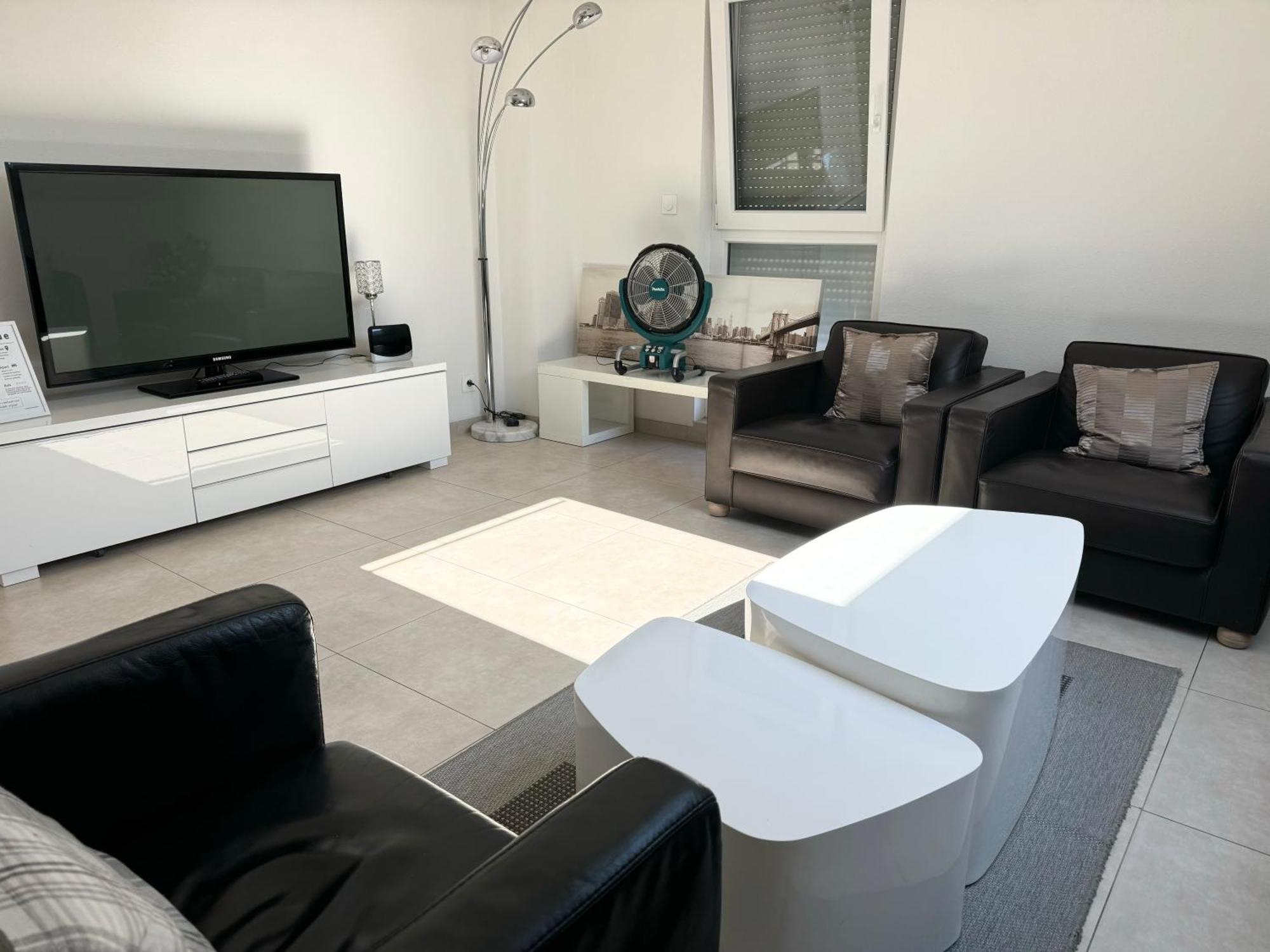 Bes,, Attique Neuf Avec Confort Apartment