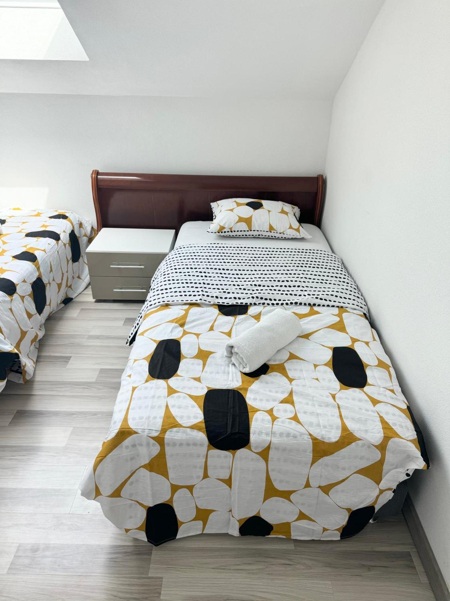Apartment Bes,, Attique Neuf Avec Confort