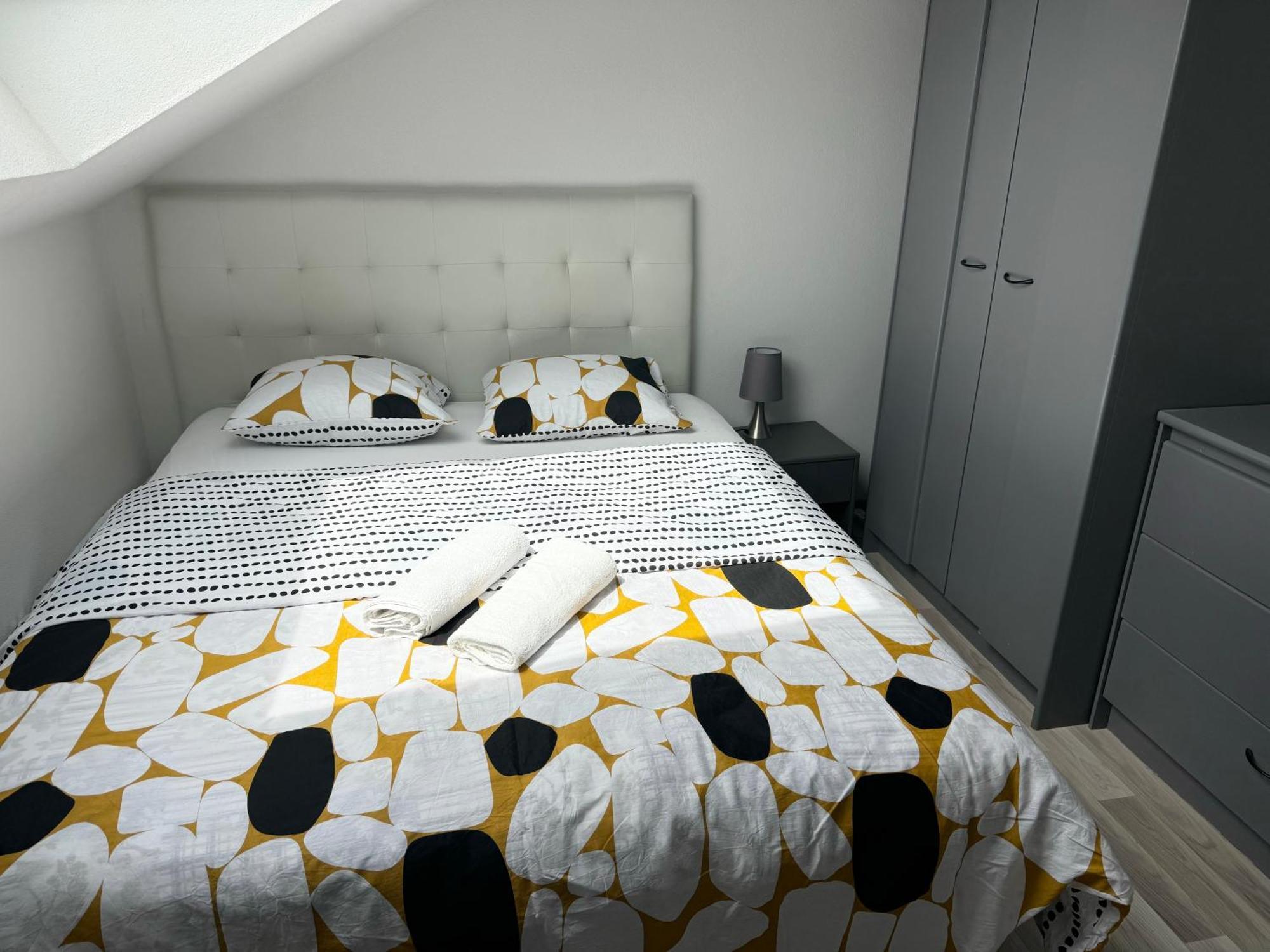 Apartment Bes,, Attique Neuf Avec Confort *