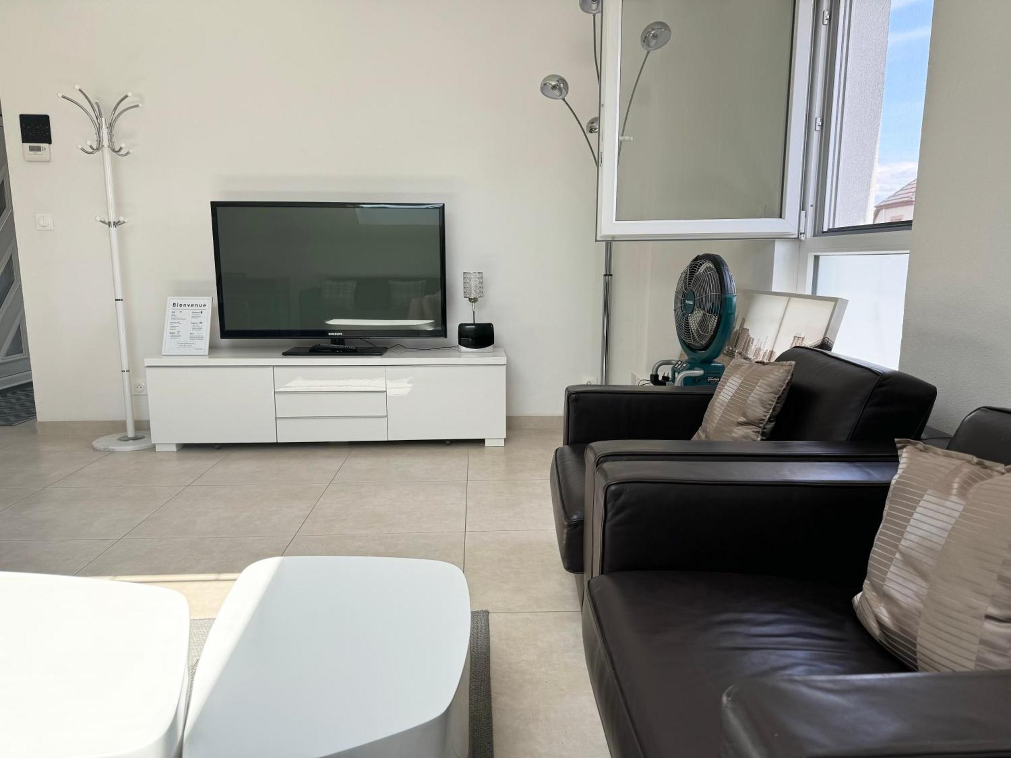 Bes,, Attique Neuf Avec Confort Apartment