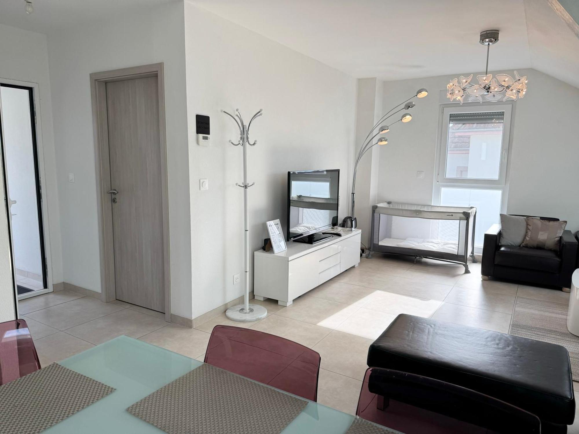 Bes,, Attique Neuf Avec Confort Apartment