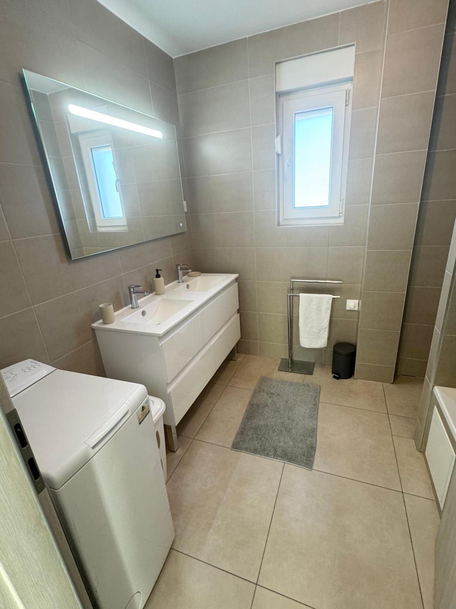 Bes,, Attique Neuf Avec Confort Apartment *