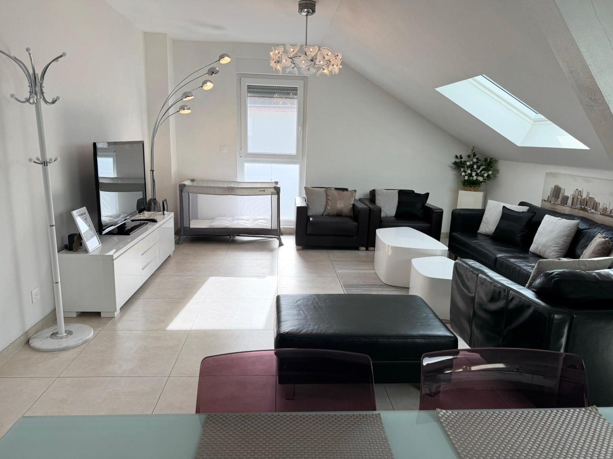 Apartment Bes,, Attique Neuf Avec Confort
