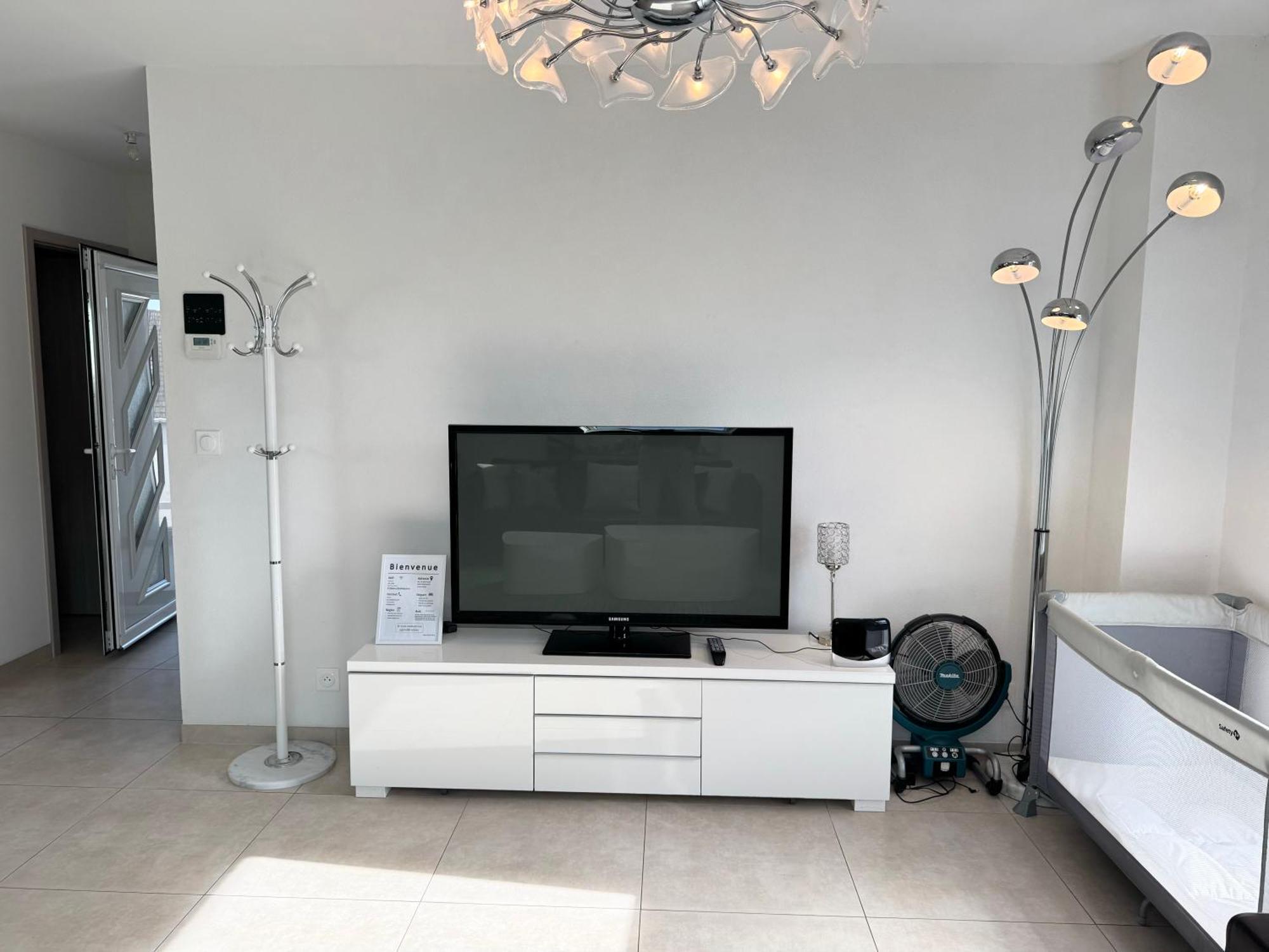 Apartment Bes,, Attique Neuf Avec Confort *