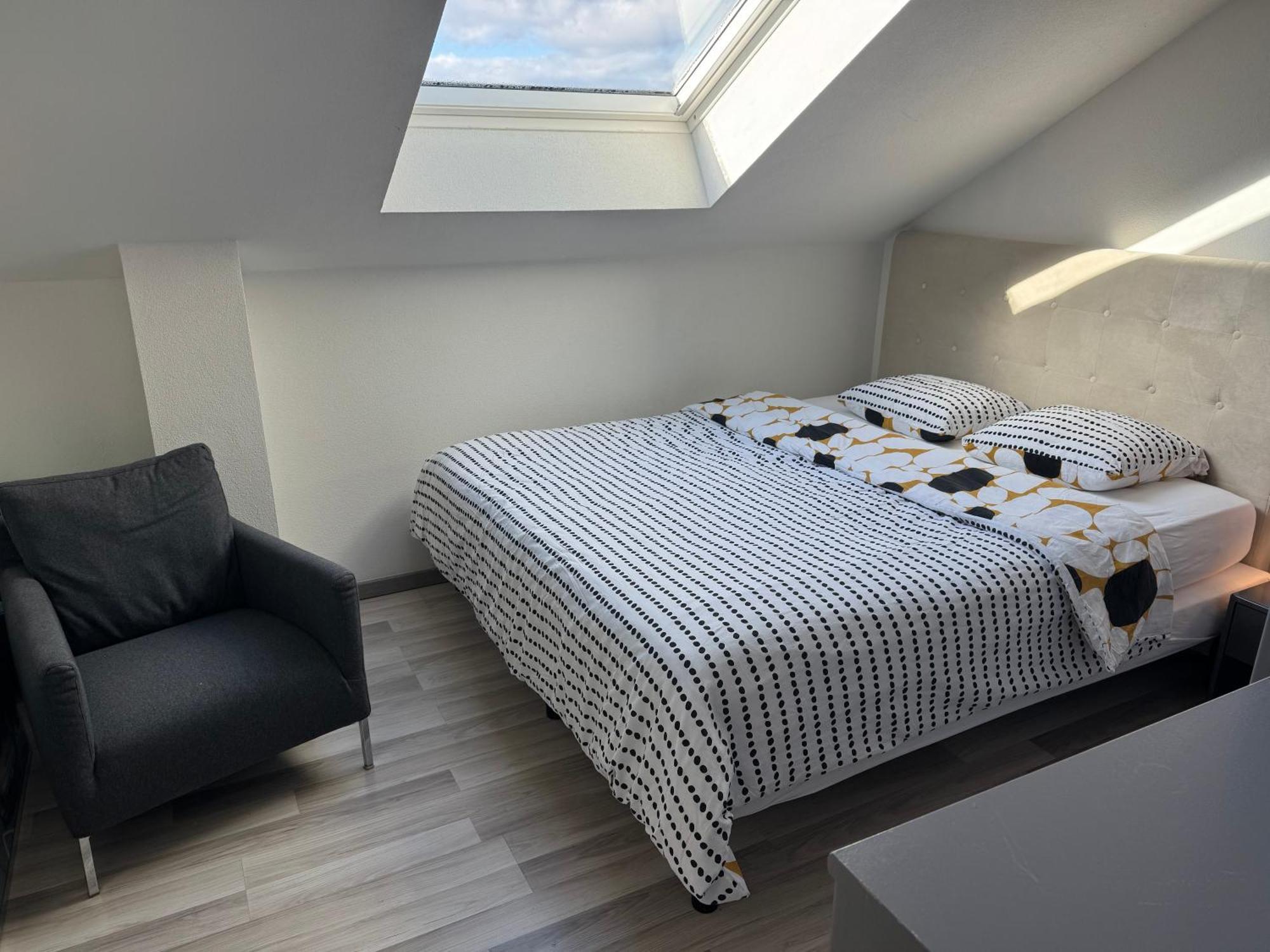 Bes,, Attique Neuf Avec Confort Apartment